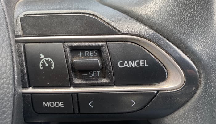 2023 Maruti Invicto ZETA PLUS 7 STR STRONG HYBRID, Hybrid, Automatic, 42,941 km, Adaptive Cruise Control