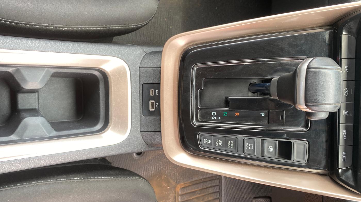 2023 Maruti Invicto ZETA PLUS 7 STR STRONG HYBRID, Hybrid, Automatic, 43,056 km, Gear Lever