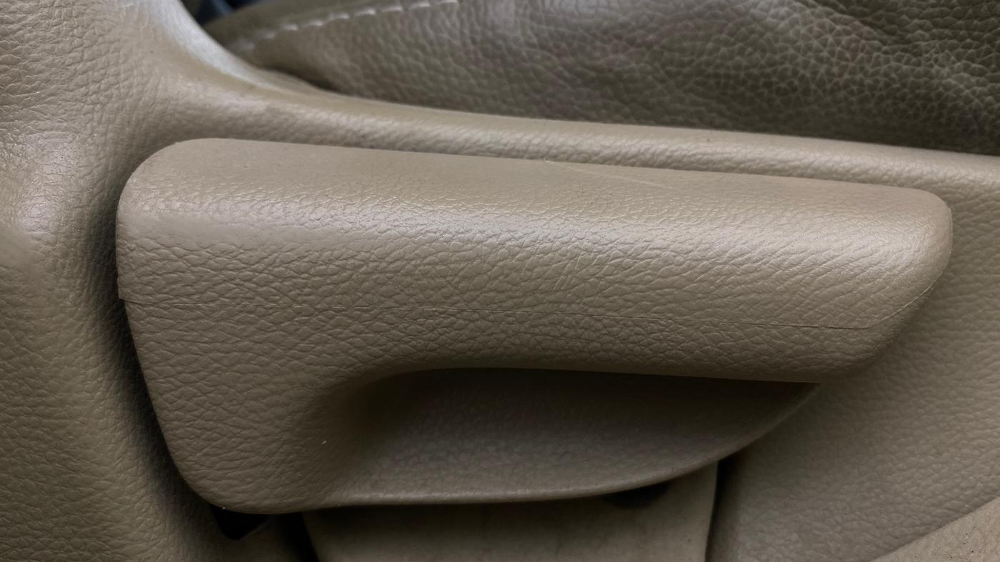 2014 Honda Mobilio 1.5L I-VTEC V, Petrol, Manual, 61,070 km, Driver Side Adjustment Panel