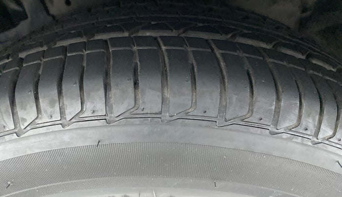 2010 Honda Civic 1.8V MT, Petrol, Manual, 35,936 km, Left Front Tyre Tread