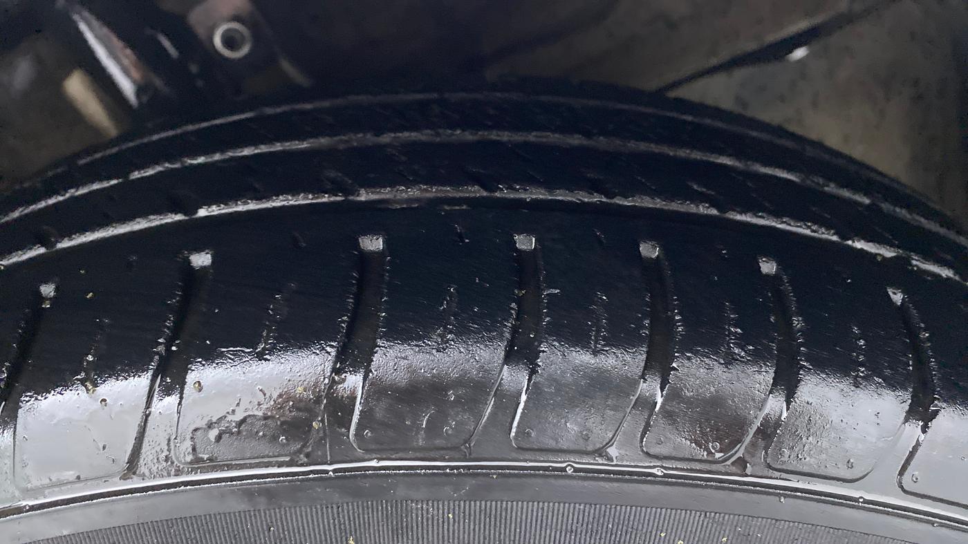 2018 Maruti Swift VXI, Petrol, Manual, 49,848 km, Right Front Tyre Tread