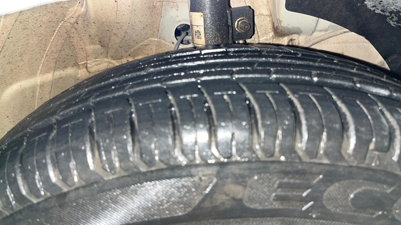 2018 Maruti Swift VXI, Petrol, Manual, 26,026 km, Right Front Tyre Tread