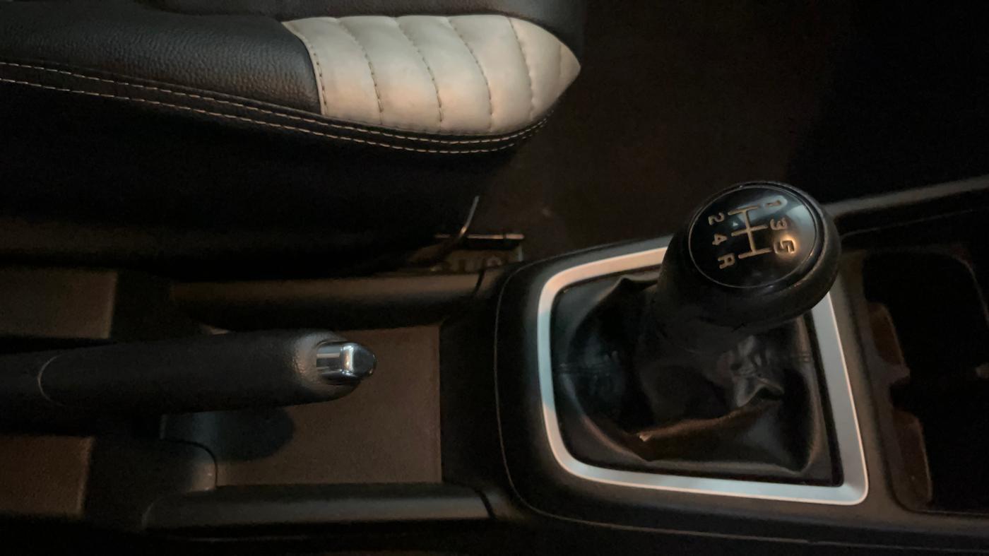 2018 Maruti Swift VXI, Petrol, Manual, 26,026 km, Gear Lever
