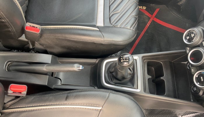 2023 Maruti Swift ZXI, Petrol, Manual, 43,314 km, Gear Lever