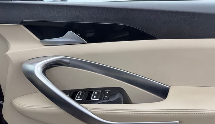 2021 MG HECTOR SHARP 1.5 DCT PETROL, Petrol, Automatic, 46,718 km, Driver Side Door Panels Control