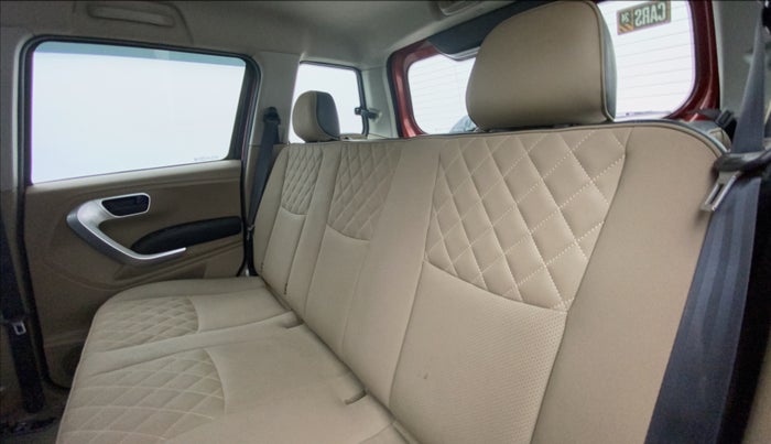 2018 Mahindra TUV300 T10 AMT, Diesel, Automatic, 82,048 km, Right Side Rear Door Cabin