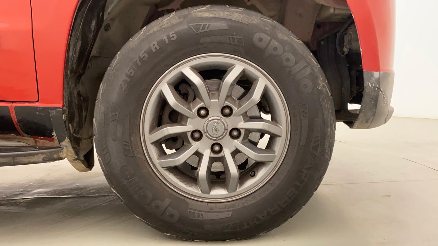2018 Mahindra TUV300 T10 AMT, Diesel, Automatic, 82,048 km, Right Front Wheel