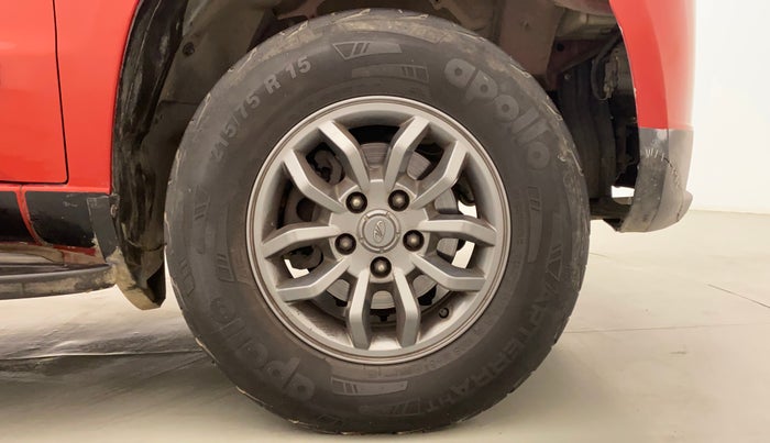 2018 Mahindra TUV300 T10 AMT, Diesel, Automatic, 82,048 km, Right Front Wheel