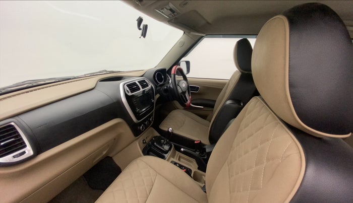 2018 Mahindra TUV300 T10 AMT, Diesel, Automatic, 82,048 km, Right Side Front Door Cabin