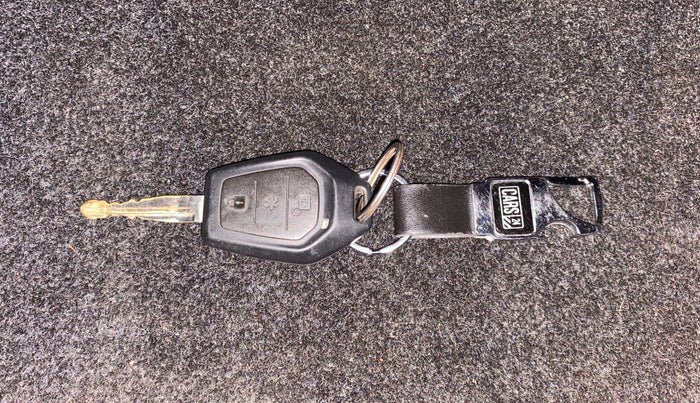 2018 Mahindra TUV300 T10 AMT, Diesel, Automatic, 82,048 km, Key Close Up