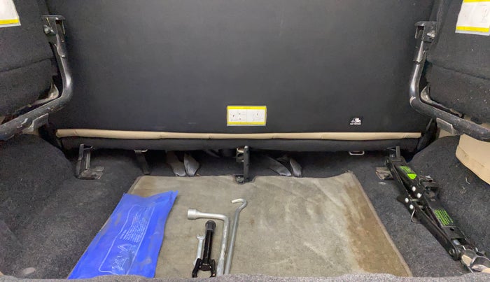 2018 Mahindra TUV300 T10 AMT, Diesel, Automatic, 82,048 km, Boot Inside