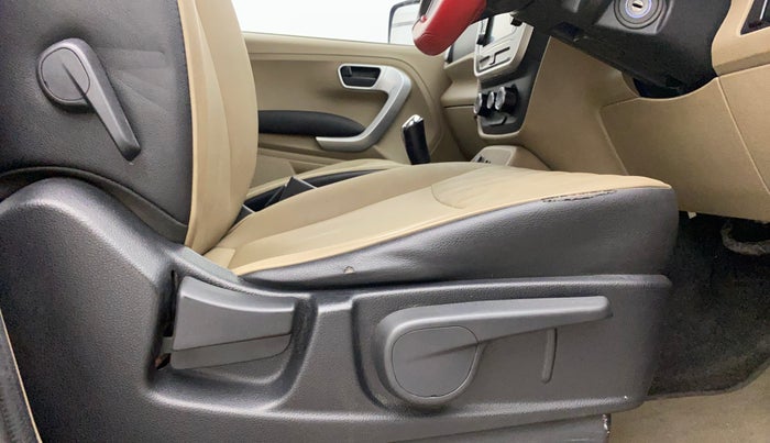 2018 Mahindra TUV300 T10 AMT, Diesel, Automatic, 82,048 km, Driver Side Adjustment Panel