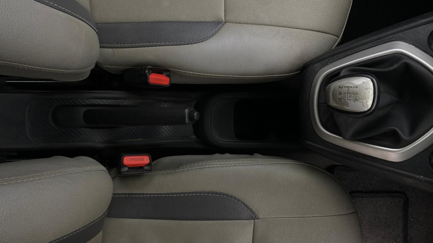 2018 Datsun Go Plus T, Petrol, Manual, 54,787 km, Gear Lever