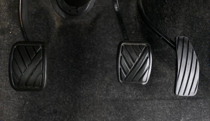 2013 Maruti Wagon R 1.0 VXI, Petrol, Manual, 75,578 km, Pedals