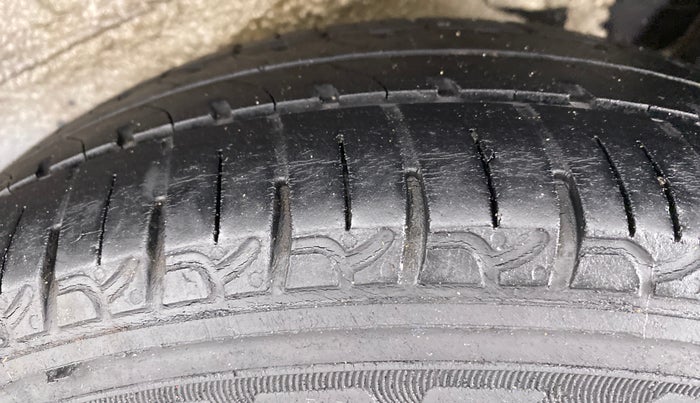 2013 Maruti Wagon R 1.0 VXI, Petrol, Manual, 75,578 km, Left Rear Tyre Tread
