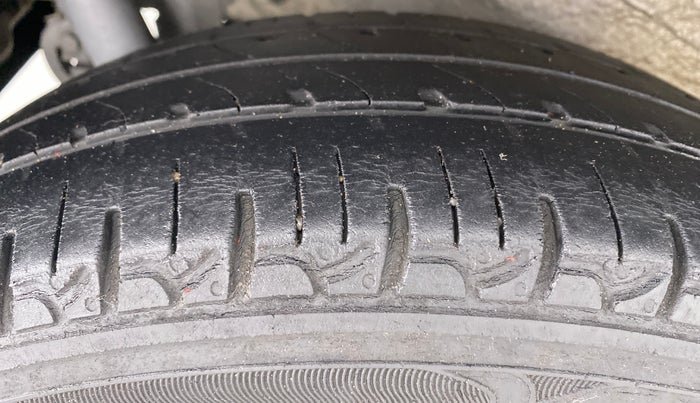 2013 Maruti Wagon R 1.0 VXI, Petrol, Manual, 75,578 km, Right Rear Tyre Tread
