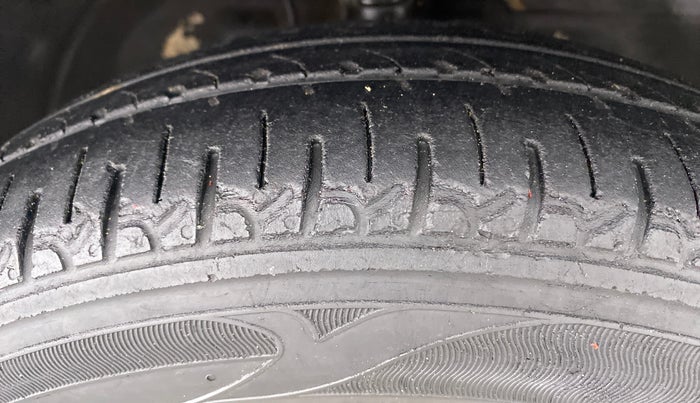 2013 Maruti Wagon R 1.0 VXI, Petrol, Manual, 75,578 km, Right Front Tyre Tread