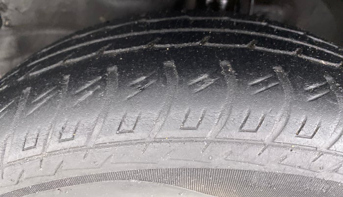 2013 Maruti Wagon R 1.0 VXI, Petrol, Manual, 75,578 km, Left Front Tyre Tread
