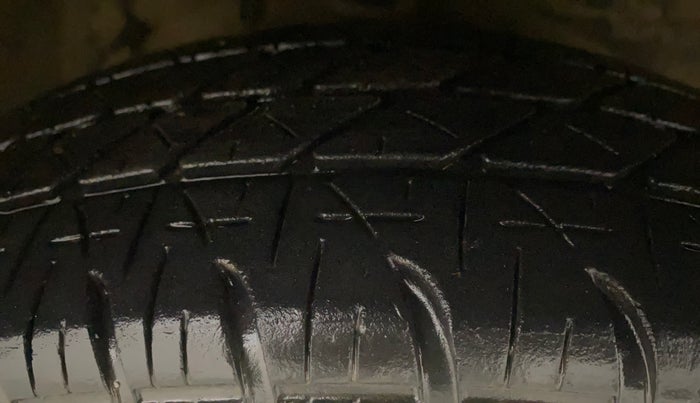 2012 Maruti Ritz VXI, Petrol, Manual, 91,756 km, Right Front Tyre Tread