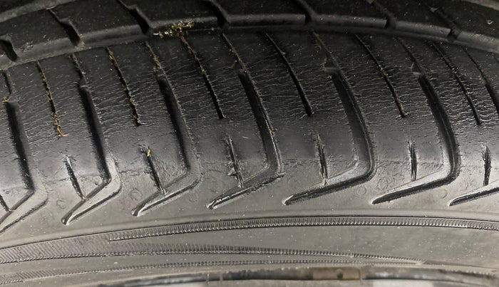 2016 Maruti Alto K10 VXI AMT, Petrol, Automatic, 55,037 km, Left Front Tyre Tread