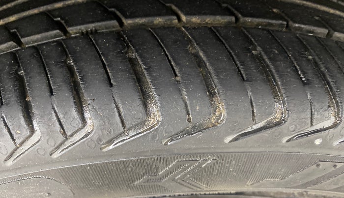 2016 Maruti Alto K10 VXI AMT, Petrol, Automatic, 55,037 km, Right Front Tyre Tread