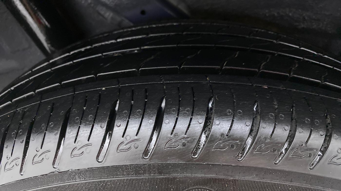 2022 Hyundai VENUE 1.0L Turbo GDI SX MT, Petrol, Manual, 13,710 km, Right Rear Tyre Tread