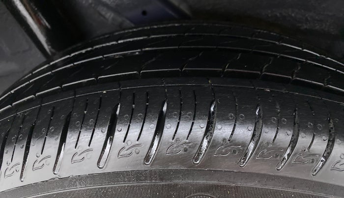 2022 Hyundai VENUE 1.0L Turbo GDI SX MT, Petrol, Manual, 13,710 km, Right Rear Tyre Tread