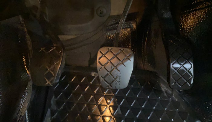 2017 Volkswagen Ameo HIGHLINE1.2L PLUS 16 ALLOY, Petrol, Manual, 83,634 km, Pedals