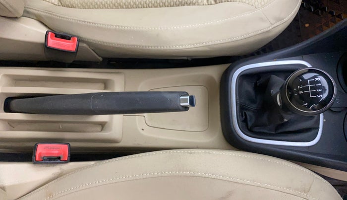 2017 Volkswagen Ameo HIGHLINE1.2L PLUS 16 ALLOY, Petrol, Manual, 83,634 km, Gear Lever