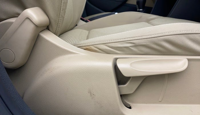 2017 Volkswagen Ameo HIGHLINE1.2L PLUS 16 ALLOY, Petrol, Manual, 83,634 km, Driver Side Adjustment Panel