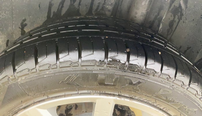 2017 Volkswagen Ameo HIGHLINE1.2L PLUS 16 ALLOY, Petrol, Manual, 83,634 km, Left Rear Tyre Tread