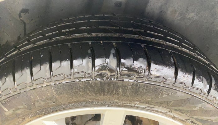 2017 Volkswagen Ameo HIGHLINE1.2L PLUS 16 ALLOY, Petrol, Manual, 83,634 km, Right Rear Tyre Tread