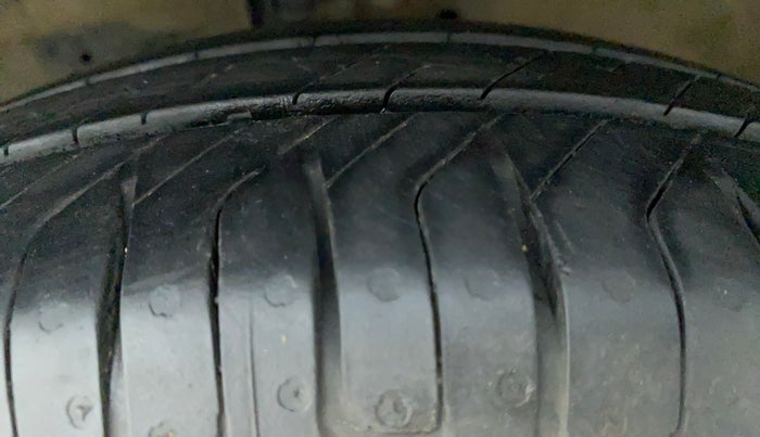 2013 Maruti Swift Dzire VXI, Petrol, Manual, 49,605 km, Left Front Tyre Tread