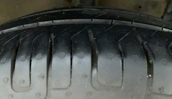 2013 Maruti Swift Dzire VXI, Petrol, Manual, 49,605 km, Right Front Tyre Tread