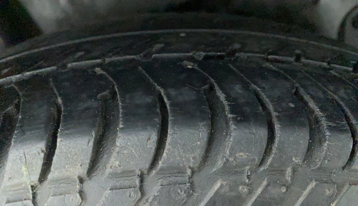 2013 Maruti Swift Dzire VXI, Petrol, Manual, 49,605 km, Right Rear Tyre Tread