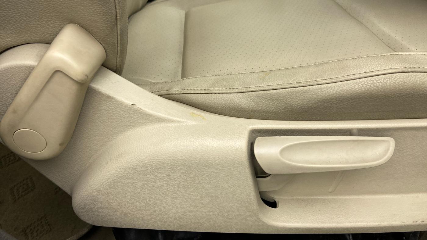 2013 Volkswagen Vento HIGHLINE DIESEL, Diesel, Manual, 67,871 km, Driver Side Adjustment Panel