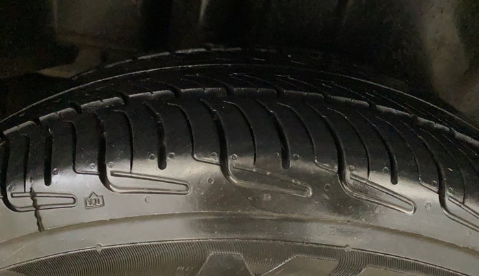 2018 Maruti Ciaz DELTA 1.5 SHVS MT PETROL, Petrol, Manual, 31,376 km, Right Rear Tyre Tread