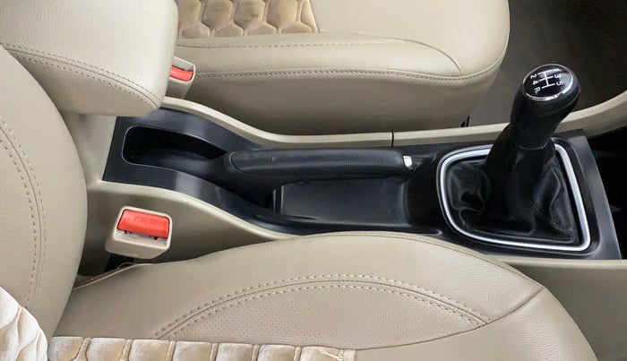 2018 Maruti Ciaz DELTA 1.5 SHVS MT PETROL, Petrol, Manual, 31,376 km, Gear Lever