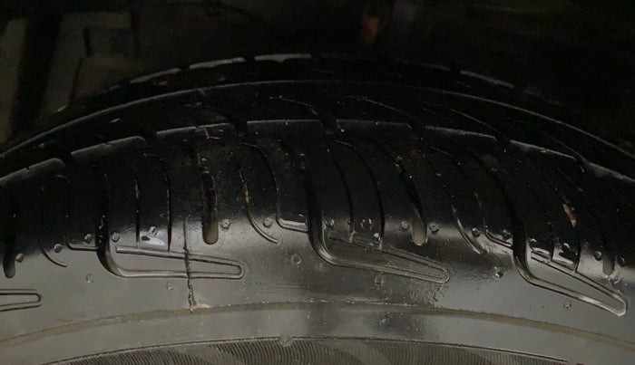 2018 Maruti Ciaz DELTA 1.5 SHVS MT PETROL, Petrol, Manual, 31,376 km, Left Front Tyre Tread