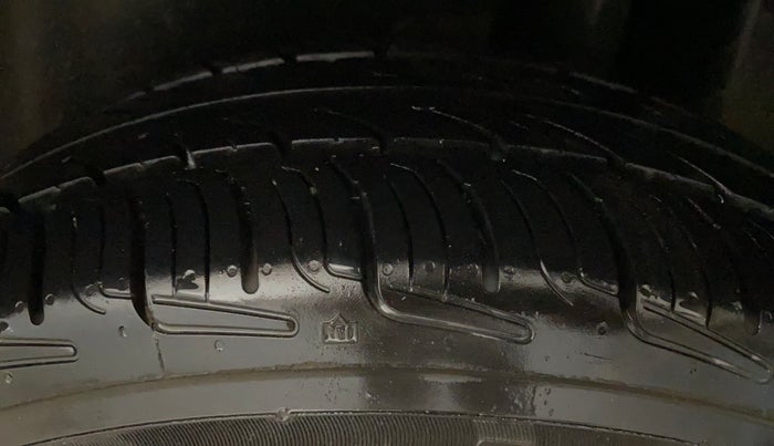 2018 Maruti Ciaz DELTA 1.5 SHVS MT PETROL, Petrol, Manual, 31,376 km, Left Rear Tyre Tread