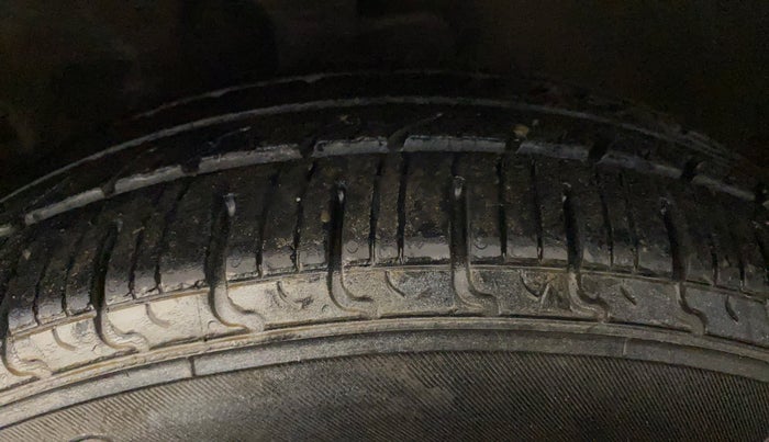 2014 Maruti Celerio VXI, CNG, Manual, 49,181 km, Left Front Tyre Tread