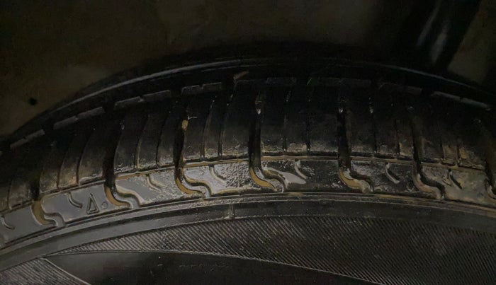 2014 Maruti Celerio VXI, CNG, Manual, 49,181 km, Left Rear Tyre Tread
