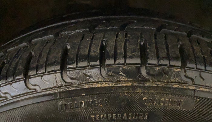 2014 Maruti Celerio VXI, CNG, Manual, 49,181 km, Right Front Tyre Tread
