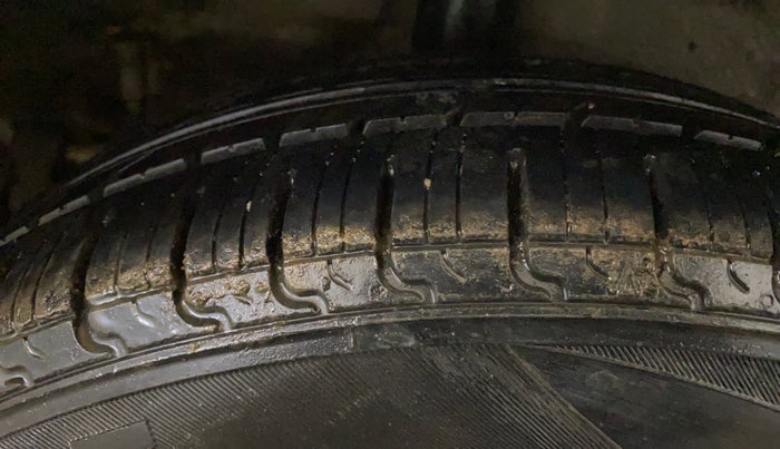 2014 Maruti Celerio VXI, CNG, Manual, 49,181 km, Right Rear Tyre Tread
