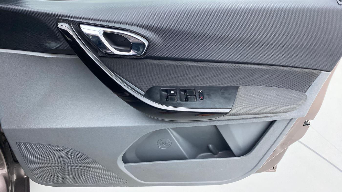 2018 Tata TIGOR XZ 1.2 REVOTRON, Petrol, Manual, 37,217 km, Driver Side Door Panels Control