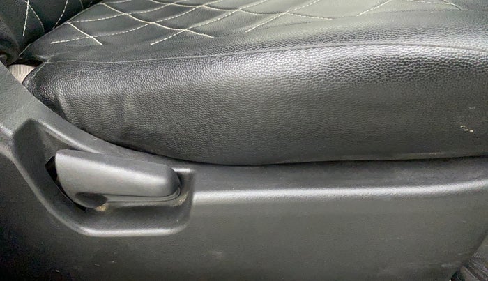 2014 Maruti Wagon R 1.0 VXI, Petrol, Manual, 31,863 km, Driver Side Adjustment Panel