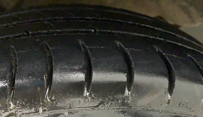 2014 Maruti Wagon R 1.0 VXI, Petrol, Manual, 31,863 km, Left Front Tyre Tread