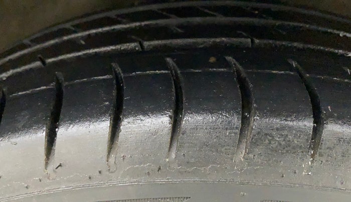 2014 Maruti Wagon R 1.0 VXI, Petrol, Manual, 31,863 km, Right Front Tyre Tread