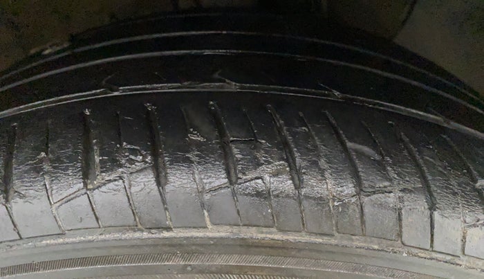 2018 Hyundai Verna 1.6 SX VTVT, Petrol, Manual, 32,097 km, Right Front Tyre Tread