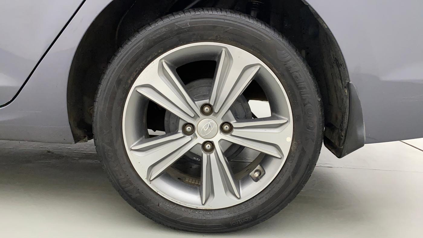 2018 Hyundai Verna 1.6 SX VTVT, Petrol, Manual, 32,097 km, Left Rear Wheel